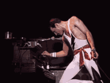 Too Cool Queen GIF - Too Cool Queen Hot GIFs