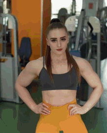 Muscle Girl GIF - Muscle Girl GIFs