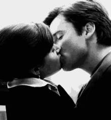 Kiss Me Smallville GIF - Kiss Me Smallville Couple GIFs