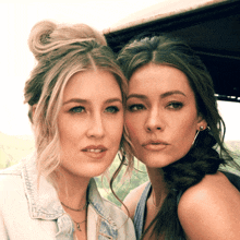 Glaring Maddie And Tae GIF - Glaring Maddie And Tae Heart They Didn'T Break Song GIFs