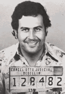 Elmonte Pablo Escobar GIF - Elmonte Pablo Escobar Mark Zuckerberg GIFs