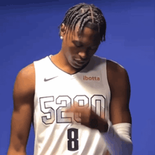 a basketball player wearing a jersey with the number 8 on it