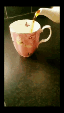 tea hot cup of pouring