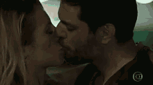 Make Out Kiss GIF - Make Out Kiss Couple GIFs