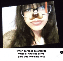a picture of a girl with glasses and a dog nose says when parezco calamardo