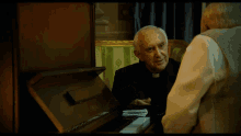 Talking Discussing GIF - Talking Discussing Pope Francis GIFs