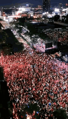 Jiang韓 Big Crowd GIF - Jiang韓 Big Crowd Supporters GIFs