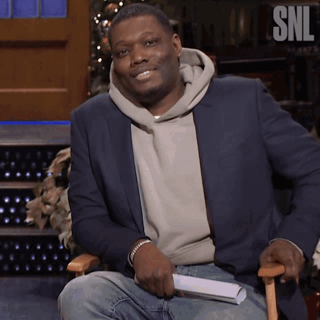 A Little Bit Michael Che GIF - A Little Bit Michael Che Saturday Night Live GIFs