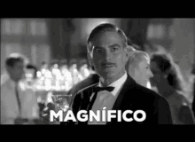 Martini George Clooney GIF - Martini George Clooney Magnifico GIFs