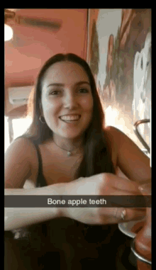 Vero Bone Apple Teeth GIF - Vero Bone Apple Teeth GIFs