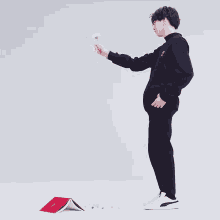 a person holding a flower in front of a book that says ' nord suga ' on it
