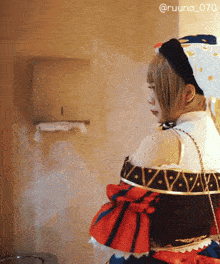 a woman in a costume is standing in front of a paper towel dispenser with the hashtag @ruuna_070 at the bottom