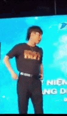 Son Tung Mtp Fixing My Pants GIF - Son Tung Mtp Fixing My Pants What Is That GIFs