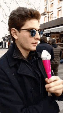 GIF