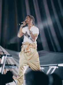 On Stage Concert GIF - On Stage Concert Tour GIFs