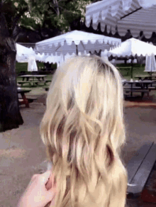 Emma Roberts Hairflip GIF - Emma Roberts Hairflip Quirky GIFs