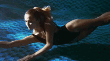 Under Water Shoot GIF - Model Pose Under Water GIFs