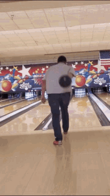 Snook Bowling GIF - Snook Bowling Bowling Ball GIFs
