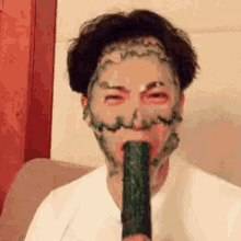 青瓜 黄瓜 吃 敷面膜 GIF - Cucumber Eat Facial Mask GIFs