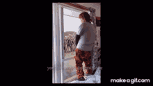 Peeing Window GIF - Peeing Window Fat GIFs