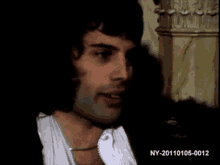 Freddie Mercury Interview GIF - Freddie Mercury Interview Explaining GIFs