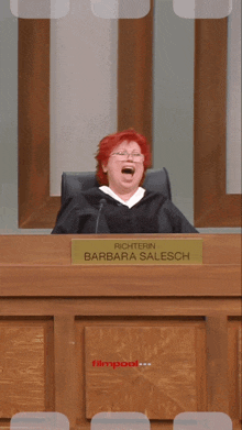 Richterin Barbara Salesch GIF - Richterin Barbara Salesch Lachen GIFs