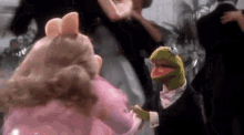 Kermit And Miss Piggy Dance GIF - Kermit And Miss Piggy Dance The Great Muppet Caper GIFs