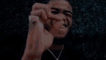 Look Here Leeky Bandz GIF - Look Here Leeky Bandz Left Right Song GIFs