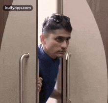 Sneak In.Gif GIF - Sneak In Aravind Sa Stand Up GIFs