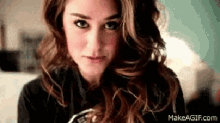 Blow Kiss GIF - Youtuber Blowing Kiss Smile GIFs