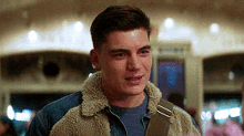 Richie Gecko Talking At The Airport GIF - Richie Gecko Talking At The Airport Zayb Holtz GIFs