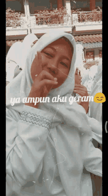 Indri Nampul Selfie GIF - Indri Nampul Selfie Edit GIFs