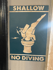 a sign that says " shallow no diving " on it