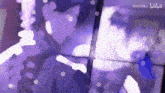 a blurry picture of a purple and white background with chinese writing on it