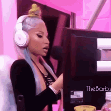 Nicki Minaj Queen Radio GIF - Nicki Minaj Queen Radio Sakigifs GIFs
