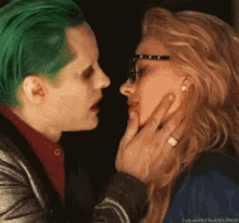 Harley Quinn Joker Kiss GIF - Harley Quinn Joker Kiss Suicide Squad GIFs