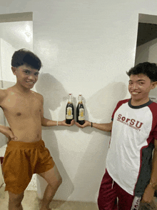a shirt that says sopsu on it is on a man