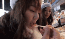 กิน อร่อย GIF - กิน อร่อย ชิม GIFs