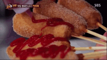 핫도그 콘도그 케찹 뿌리기 케첩 케쳡 짜기 나선형 GIF - Corn Dog Put Ketchup GIFs