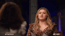 Side Steps Kelly Clarkson GIF - Side Steps Kelly Clarkson The Voice GIFs