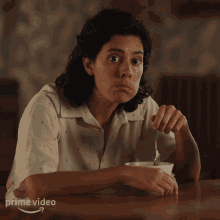 Look Back Lupe GIF - Look Back Lupe A League Of Their Own GIFs