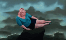Fat Amy Wave GIF - Fat Amy Wave Little Mermaid GIFs
