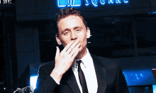 Tom Hiddleston Blow Kiss GIF - Tom Hiddleston Blow Kiss GIFs