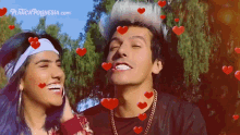 a man and a woman are surrounded by red hearts and the website platica polinesia.com is visible in the background