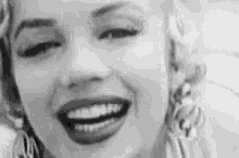 Marilyn Monroe Kiss GIF - Marilyn Monroe Kiss GIFs