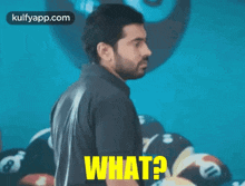 what nivin gif turning back confused