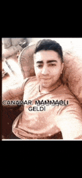 a man is taking a selfie with the words canavar mammali geldi written on the bottom