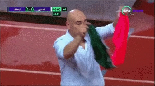 حسام حسن الاهلي في القلب المصري الزمالك كرة قدم GIF - Ahly Zamalek Hossam GIFs