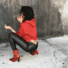 Look Back Pose GIF - Look Back Pose Sit GIFs