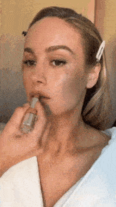 Brie Larson Golden Globes GIF - Brie Larson Golden Globes Lipstick GIFs